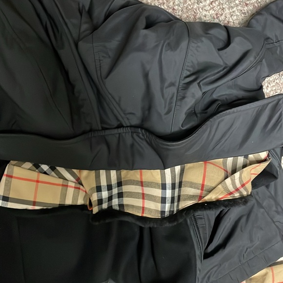 Burberry wear 2 ways - winterized wool camel hair insert and waterproof outer - Picture 15 of 16